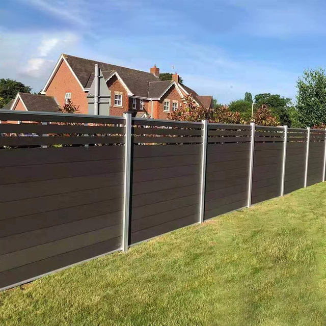 Environmentally Friendly Fence Wholesale Plastic Wood Composite Privacy Yard Fence